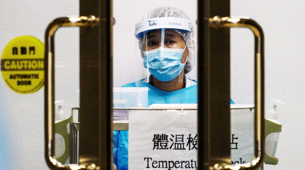 Τι συμβαίνει αν έρθεις σε επαφή με τον κοροναϊό