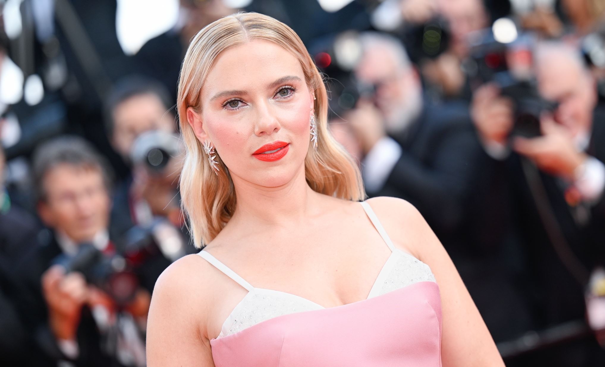 Scarlett Johansson έξαλλη με την τεχνητή νοημοσύνη, μηνύει εφαρμογή που 'έκλεψε' τη φωνή της