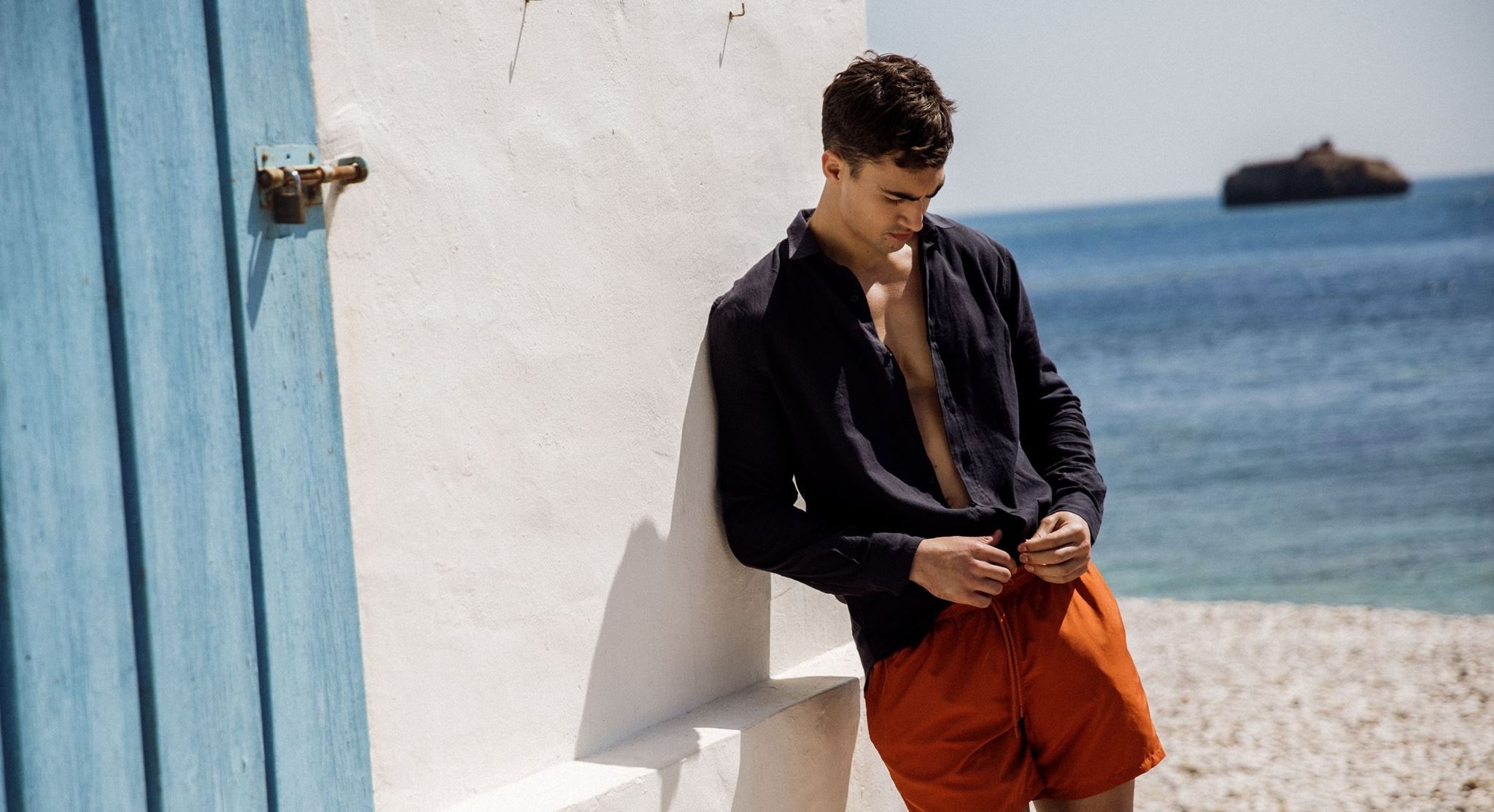 Το λινό είναι και πάλι ο πρωταγωνιστής του καλοκαιριού