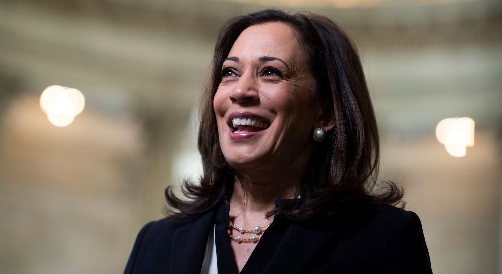 Sneakers, ενσυναίσθηση και θάνατοι: Η πολλαπλά αντισυμβατική Kamala Harris