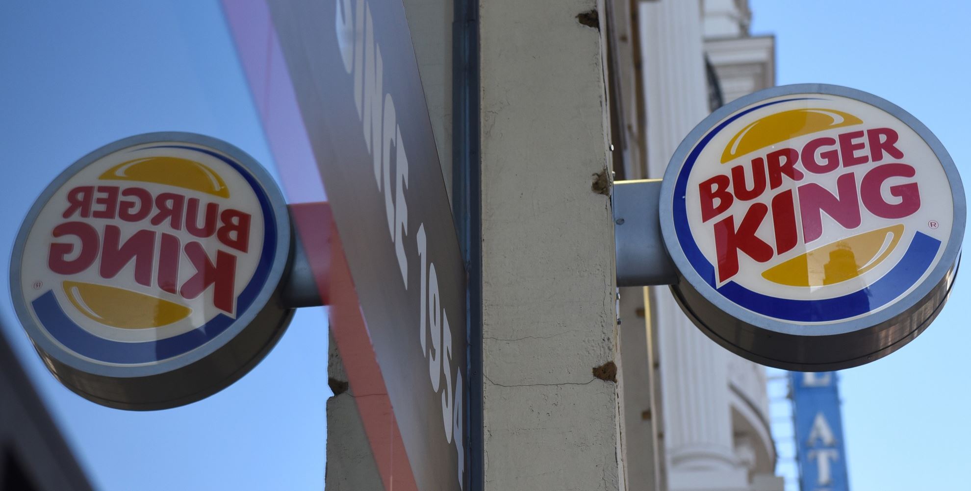 Τα Burger King θέλουν να παραγγείλεις από τα McDonald's