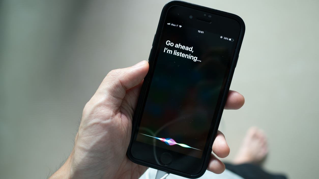 Η Apple θέλει να μετατρέψει τη Siri σε ChatGPT
