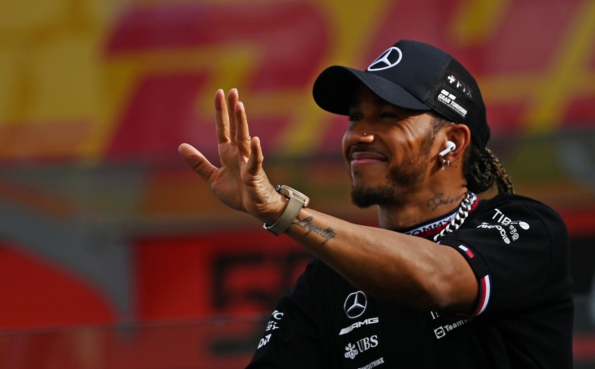 Ο Lewis Hamilton "διέλυσε" τη Nissan GTR Skyline R34