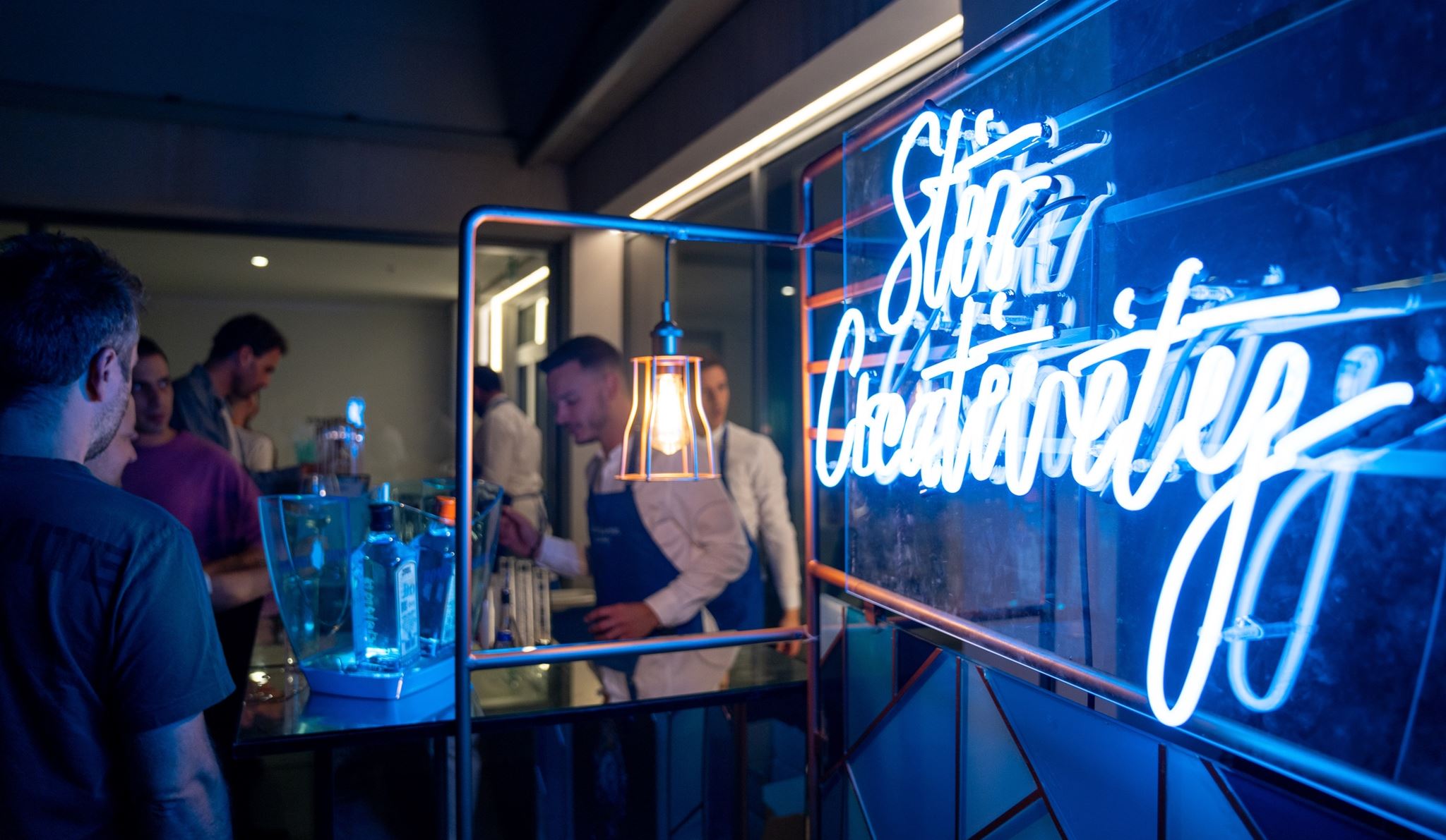 Στο ΕΜΣΤ με Bombay Sapphire για 5 νέες εκθέσεις