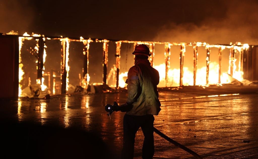 10 συγκλονιστικές φωτογραφίες από τη φωτιά στο Λος Άντζελες