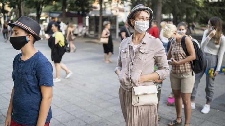 Κορονοϊός: Εκτοξεύθηκαν στα 20.084 τα νέα κρούσματα