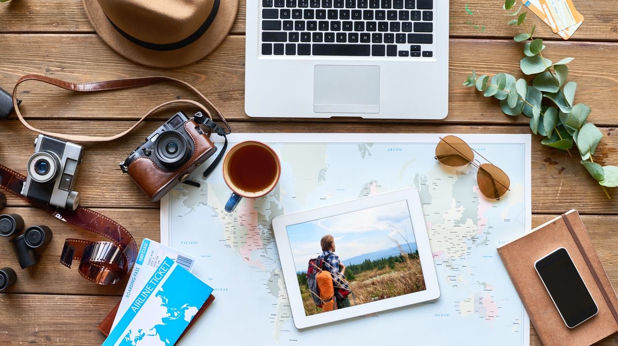 4 υπηρεσίες AI που θα σε βοηθήσουν να σχεδιάσεις τις διακοπές σου