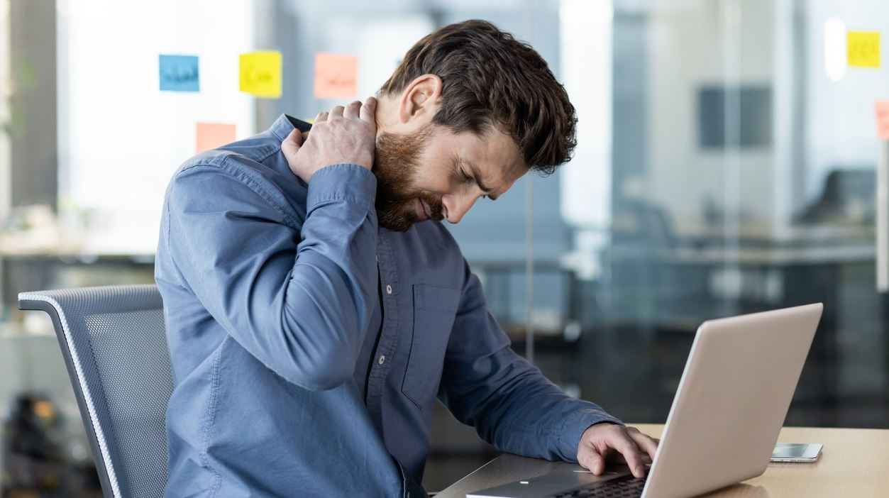 Αυχενικό: Μάθε πώς θα βελτιώσεις τη στάση σου