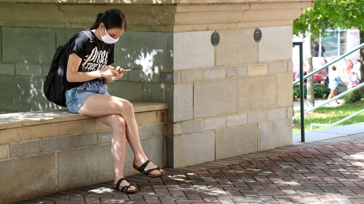 Κορονοϊός: Εκρηξη με 25.566 νέα κρούσματα και 5.022 επαναλοιμώξεις