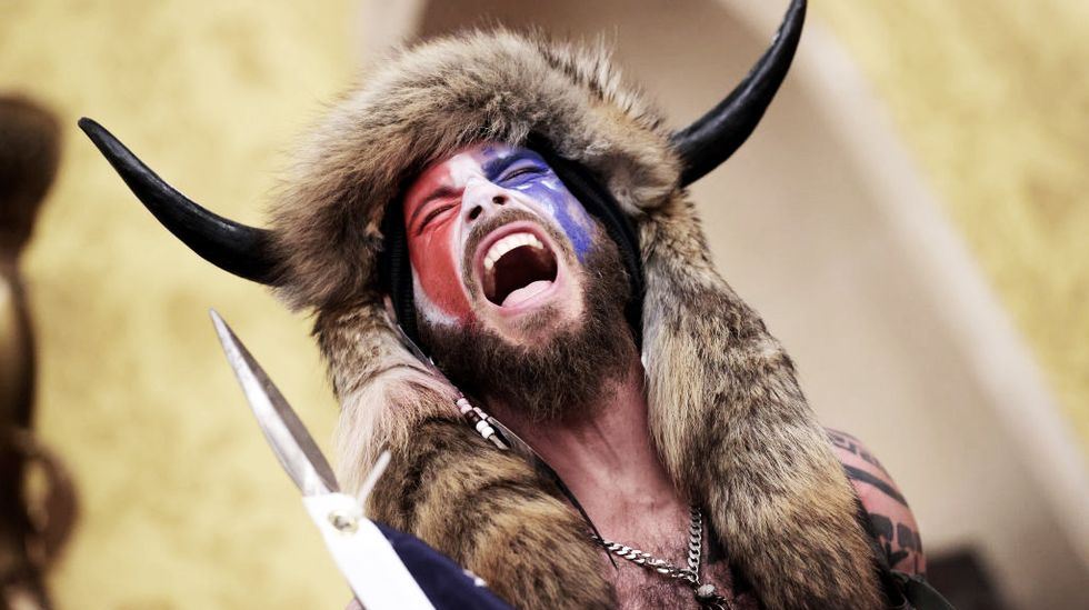 Hoaxes και θεωρίες συνωμοσίας, μία τακτική επιβίωσης