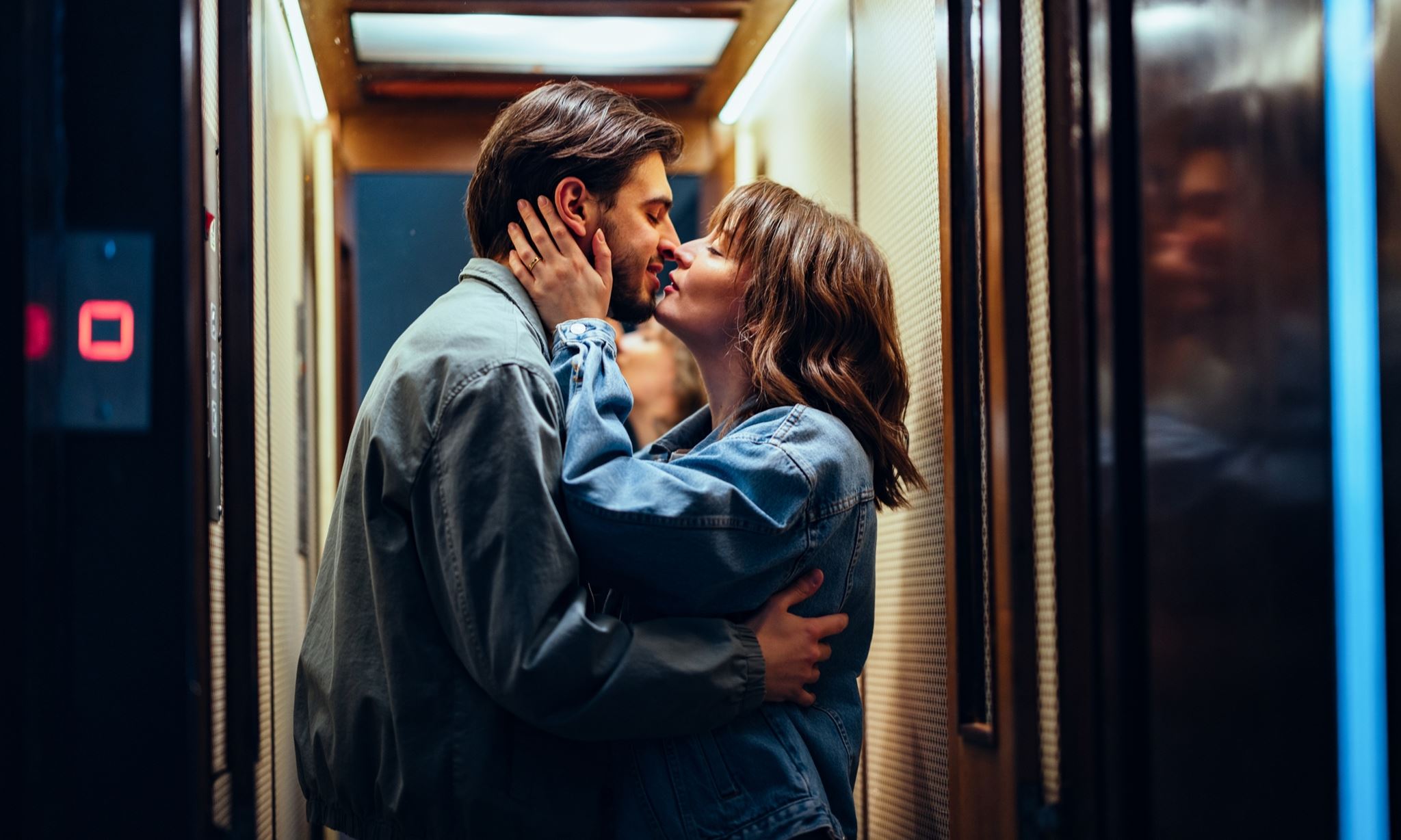 Οι άντρες δεν κάνουν πολλές ερωτήσεις στα πρώτα ραντεβού. Αλλά γιατί;