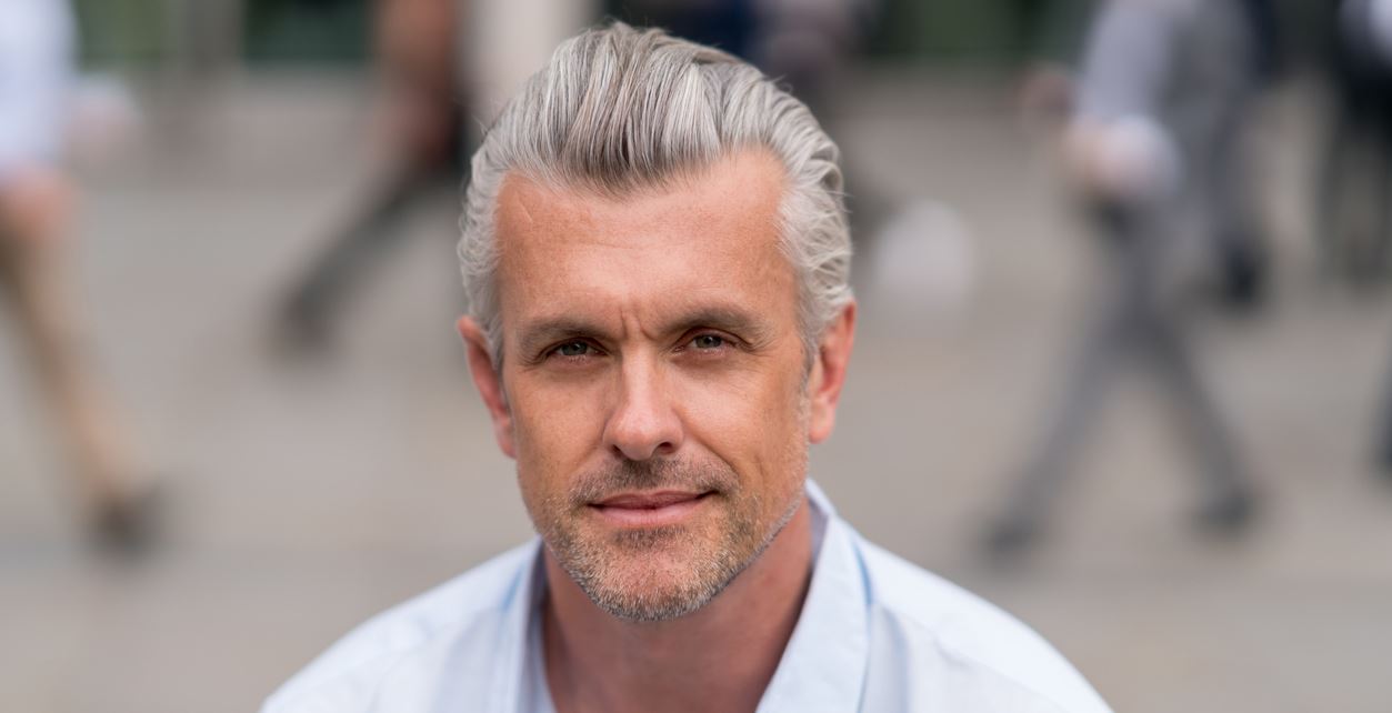 Υπάρχει τρόπος να επαναφέρεις το φυσικό χρώμα σε λευκά μαλλιά;