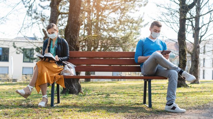 Μήπως είναι νωρίς για τη χαλάρωση των περιοριστικών μέτρων;