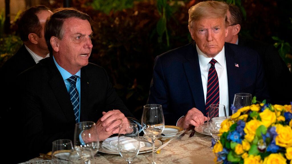 Ο Jair Bolsonaro αποκάλεσε "λαπάδες" τους δημοσιογράφους