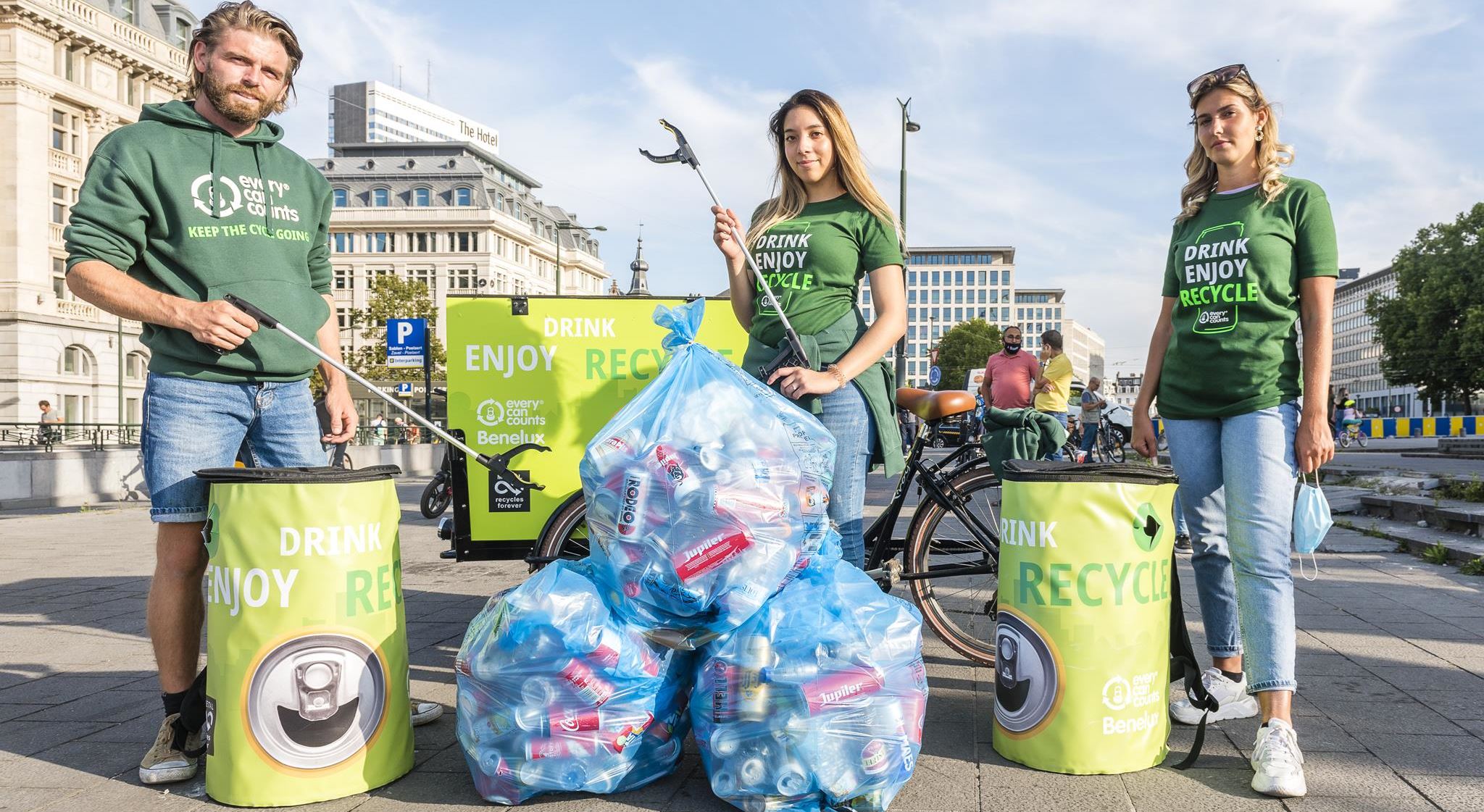 Οι Έλληνες ζητούν περισσότερους κάδους ανακύκλωσης σε δημόσιους χώρους