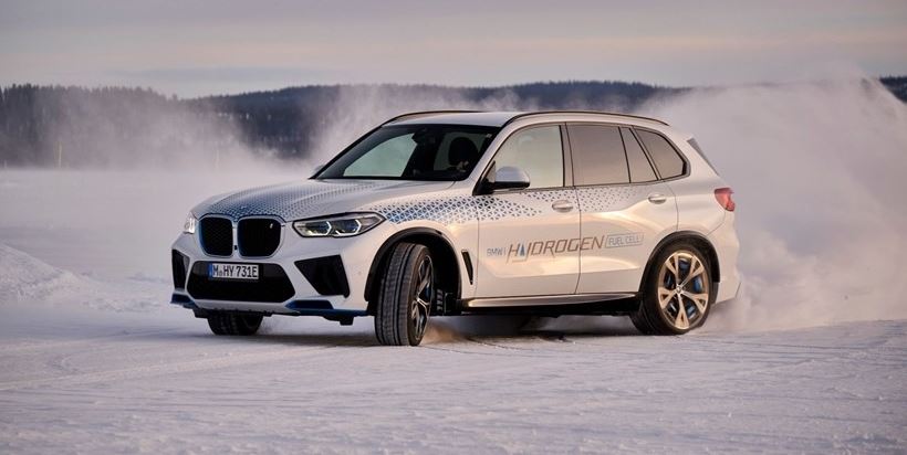 Η BMW παίρνει θέση για την απαγόρευση των θερμικών κινητήρων