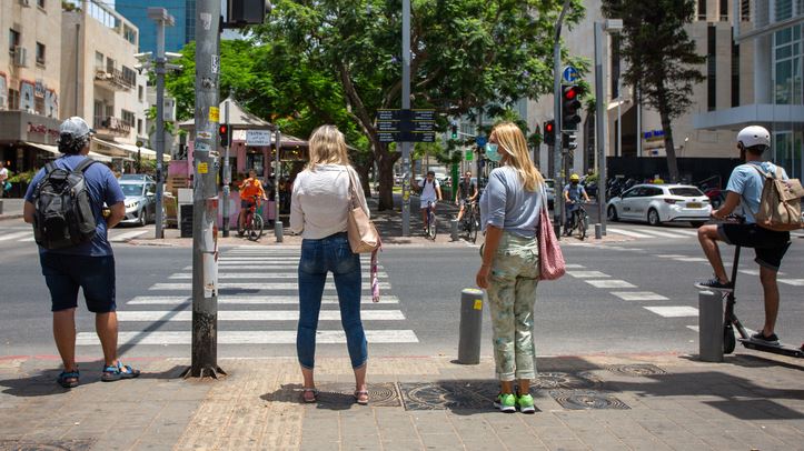 Κορονοϊός: 1.820 κρούσματα, 9 θάνατοι και 159 διασωληνωμένοι