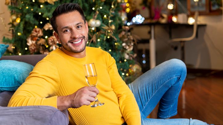 Χριστούγεννα: Πώς θα περάσεις και μόνος σου καλά