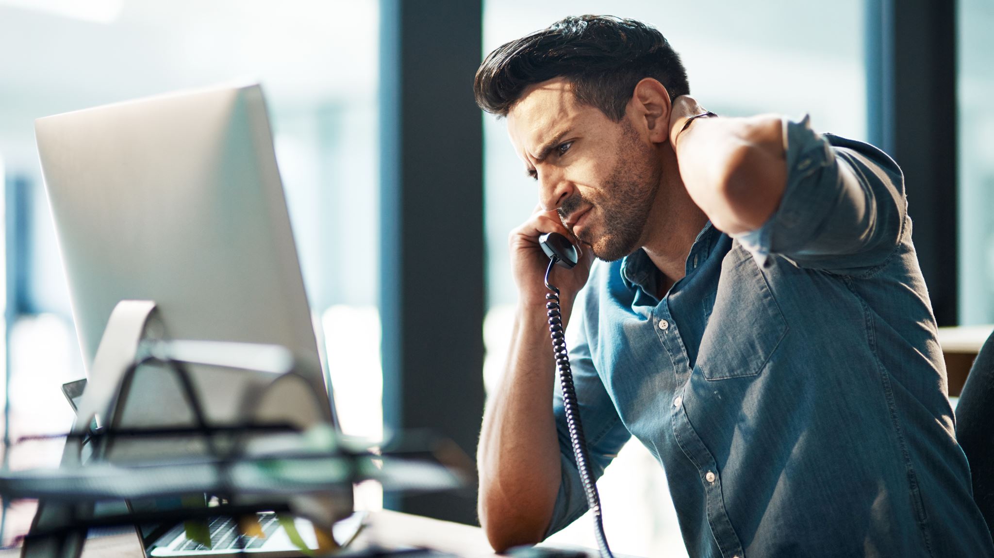 Τι είναι το tech neck και πώς θα το αποφύγεις