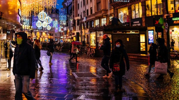 Κορονοϊός: Με νέο ρεκόρ 40.560 κρουσμάτων κλείνει το 2021