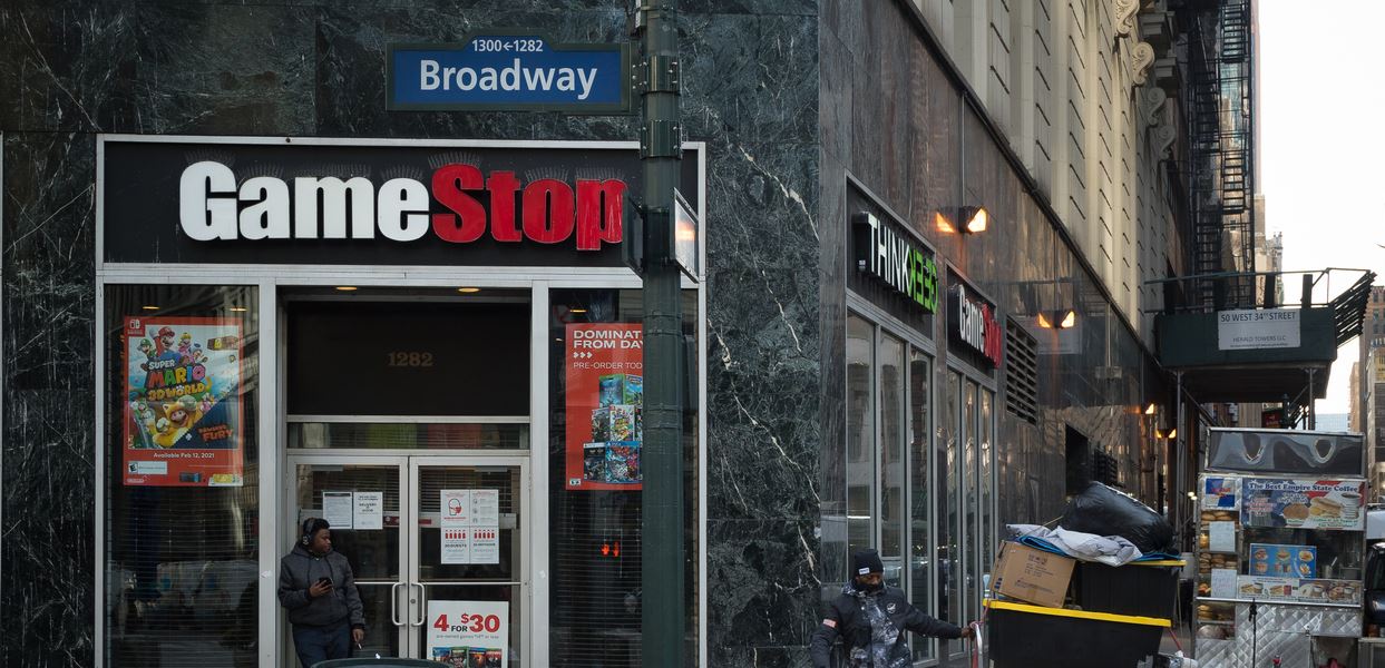 Πώς εξηγείται η φρενίτιδα με τις meme stocks του GameStop
