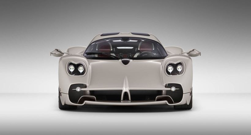 Pagani Utopia με V12 και χειροκίνητο κιβώτιο