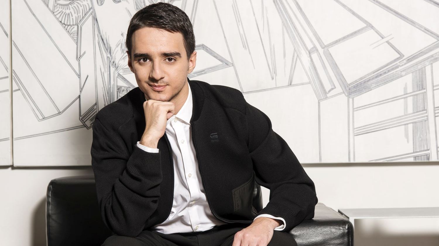 Το Lacoste Original είναι το άρωμα που εκφράζει την προσωπικότητά σου, σύμφωνα με τον Στρατή Χατζησταματίου