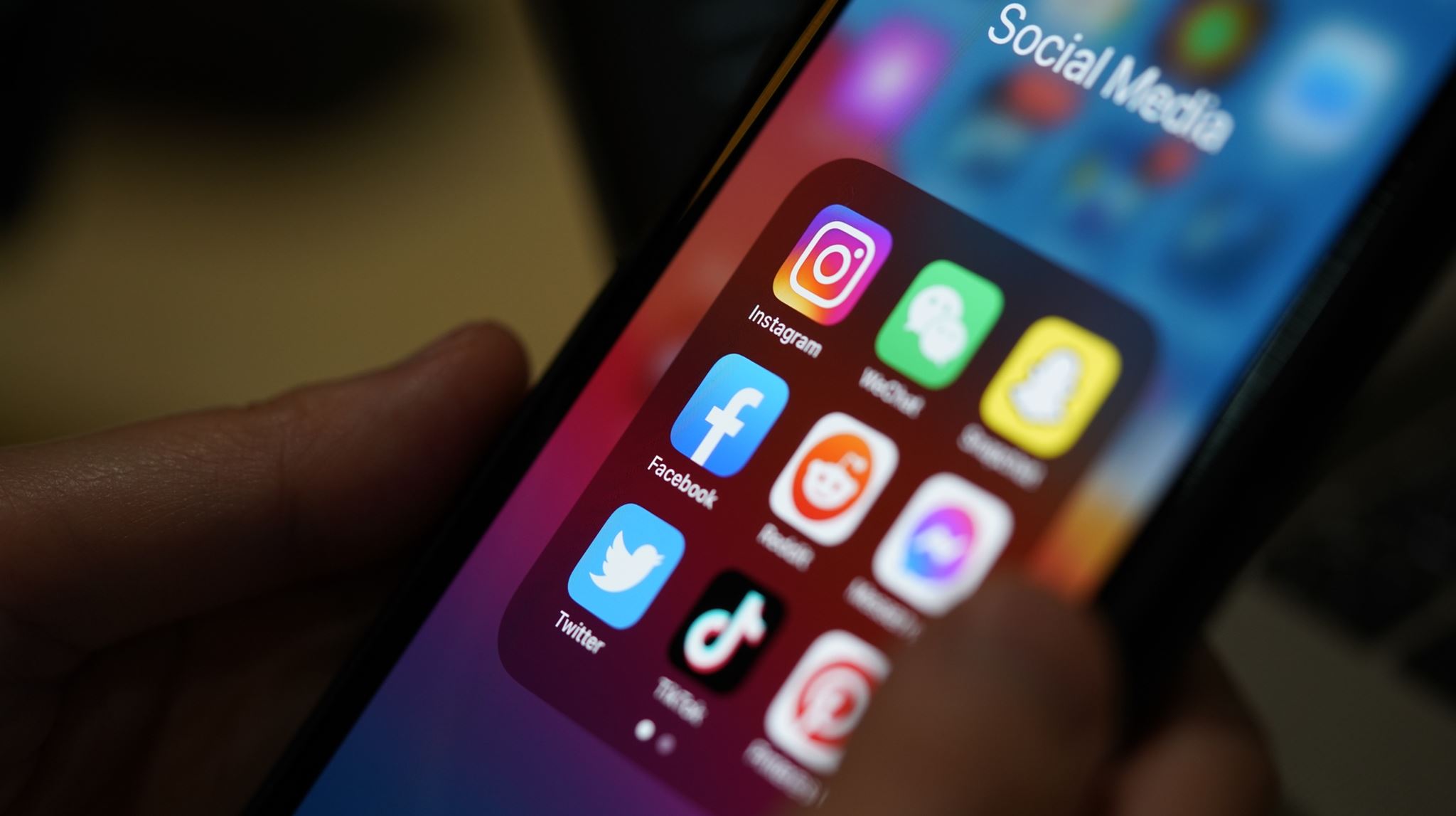 Πώς θα βρεις ποια sites διαρρέουν τα δεδομένα σου σε Facebook και Instagram