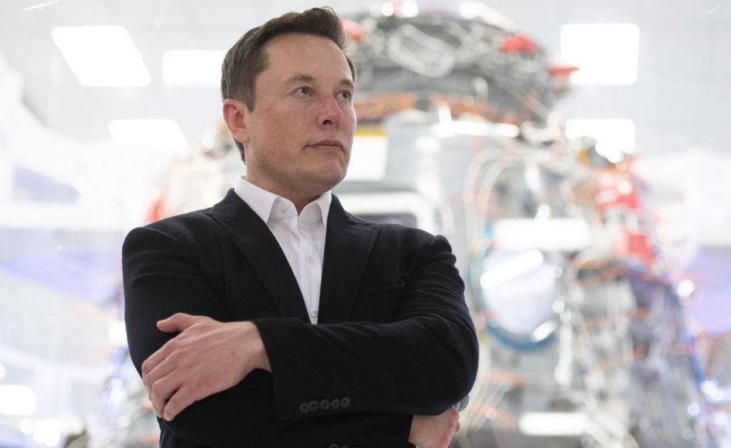 Τι είναι όλα αυτά τα βίντεο στο YouTube με τον Elon Musk δήθεν να προωθεί κρυπτονομίσματα;