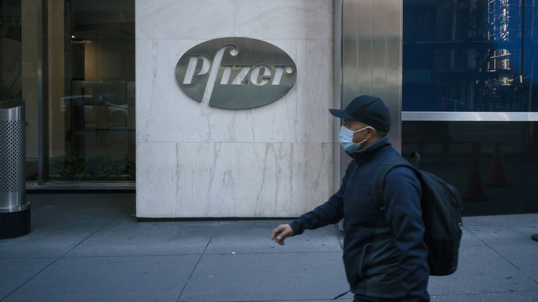 H Pfizer μειώνει τις παραδόσεις του εμβολίου για τον κορονοϊό στην Ευρώπη
