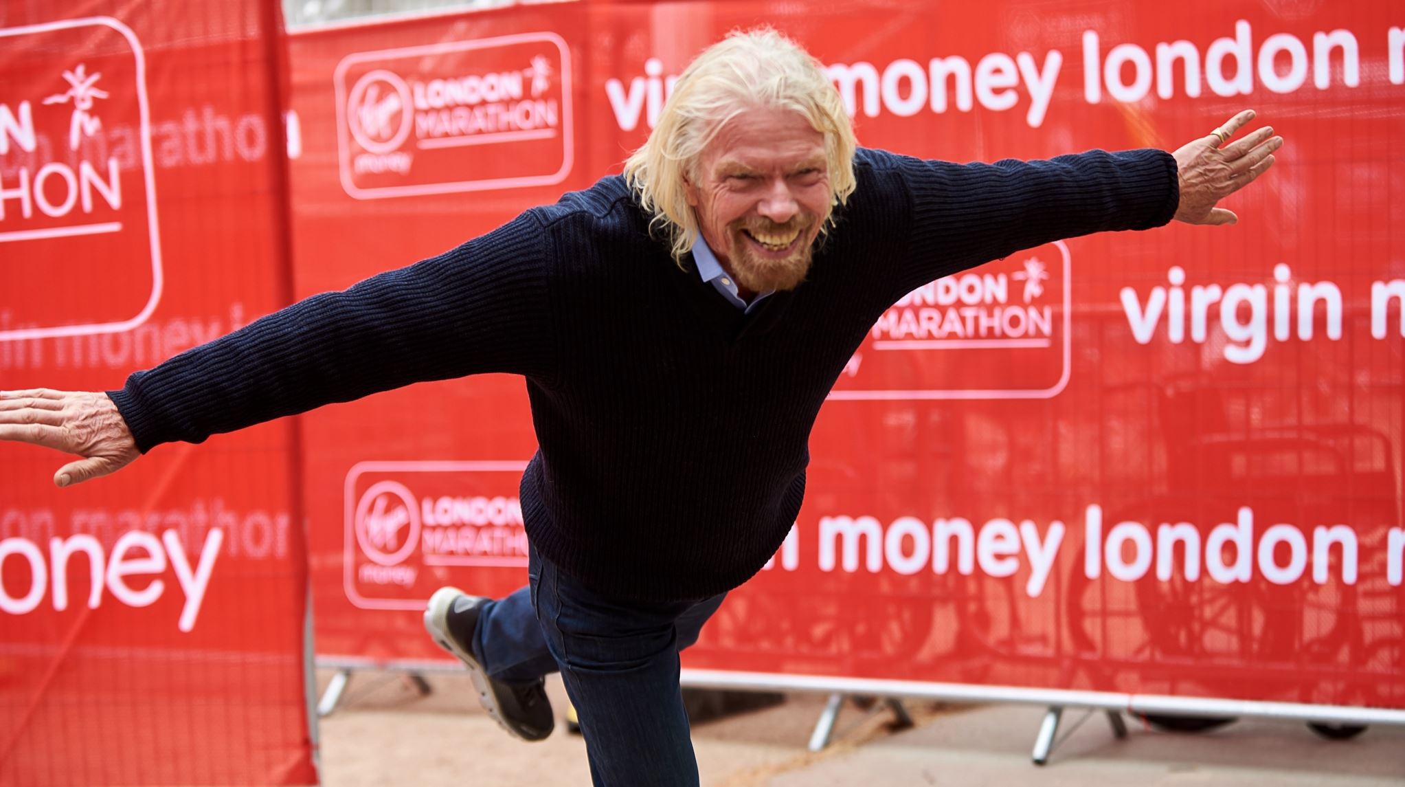 Ποιος είδε τους κοιλιακούς του Richard Branson και δεν τους θαύμασε