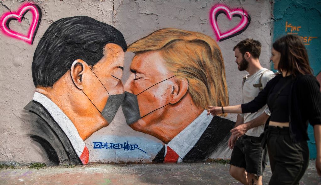 ΗΠΑ και Κίνα σε αγώνα δρόμου για το εμβόλιο κατά του κορονοϊού