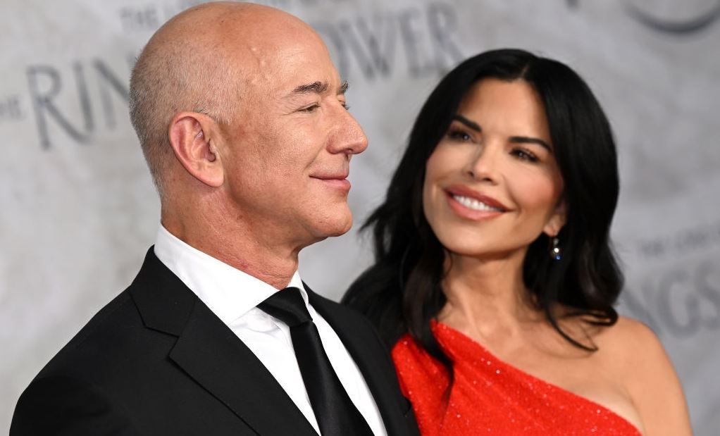 Ο Jeff Bezos αρραβωνιάστηκε