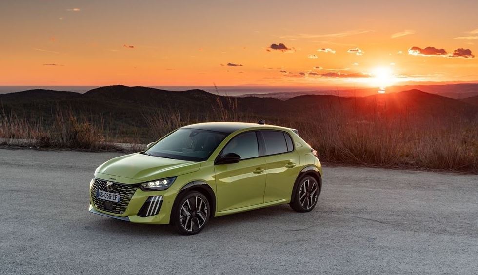 Αποστολή στη Βαρκελώνη για μερικές βόλτες με το νέο Peugeot e-208