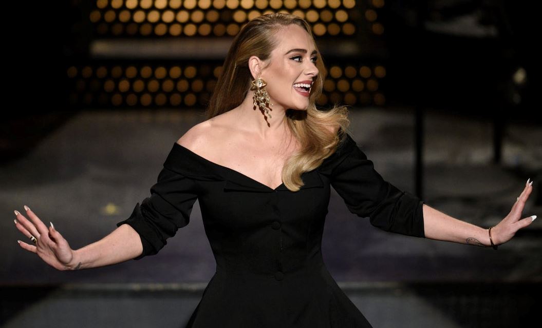 Μία πραγματικά άβολη ερώτηση στην Adele