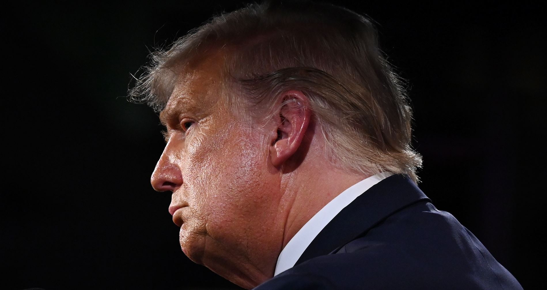 Στο νοσοκομείο με πυρετό και αναπνευστικά προβλήματα o Donald Trump