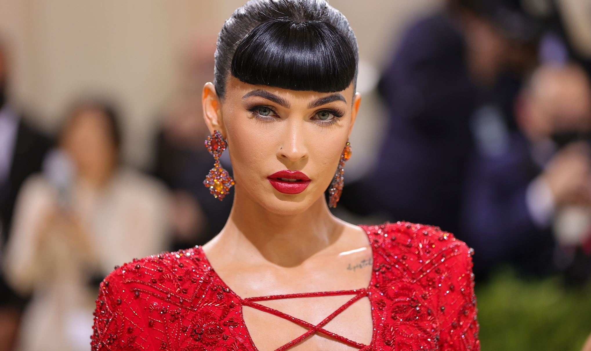 H άβαφη Megan Fox προκαλεί αντιδράσεις. Αλλά γιατί;