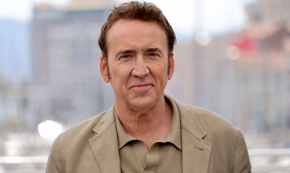 Ο Nicolas Cage είναι στην Ελλάδα και έτρωγε ντολμαδάκια στον Πειραιά-τι πιο σύνηθες