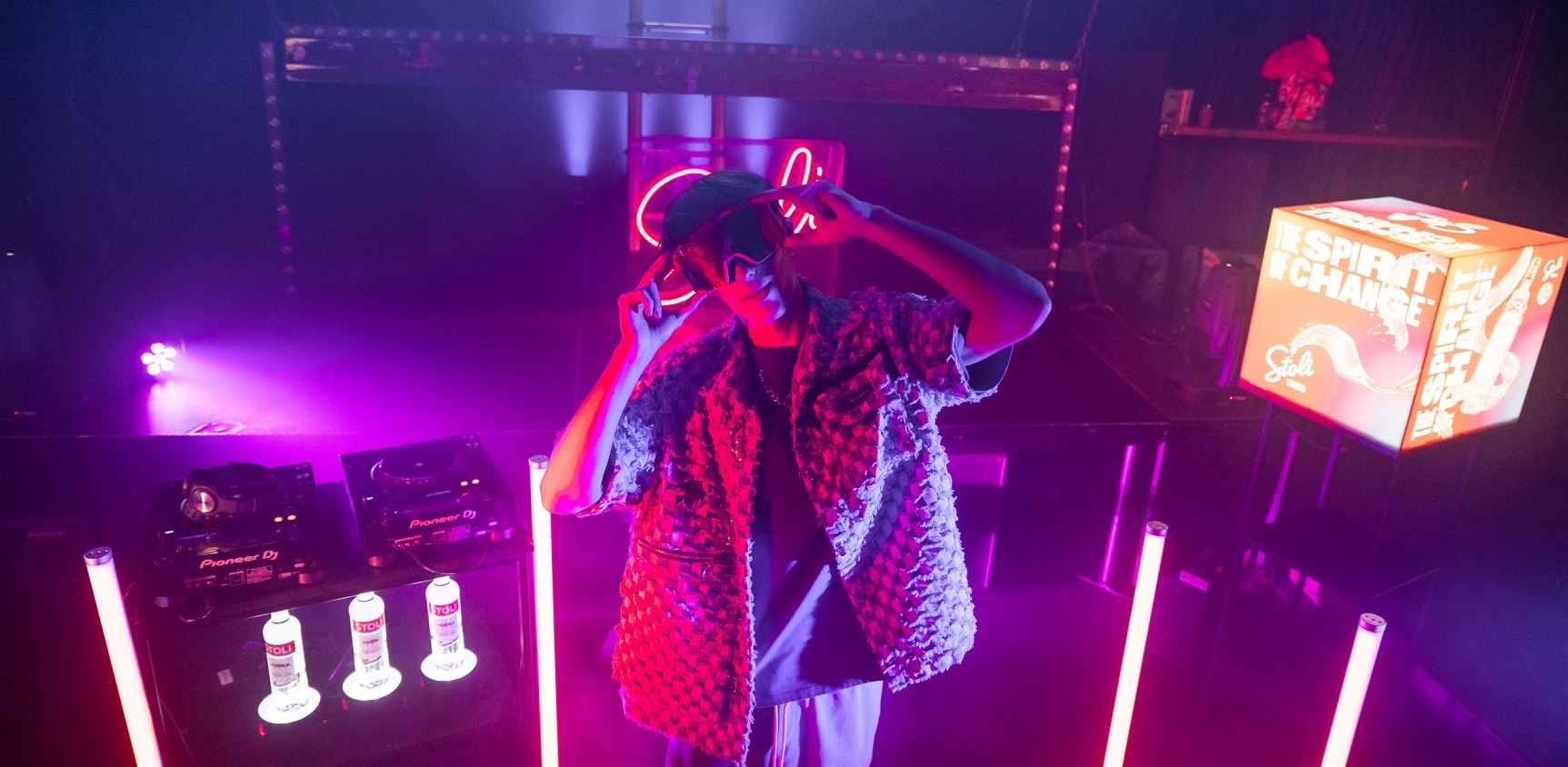 Η νέα φιάλη της Stoli Vodka μας καλεί να ανακαλύψουμε το δικό μας Spirit of Change