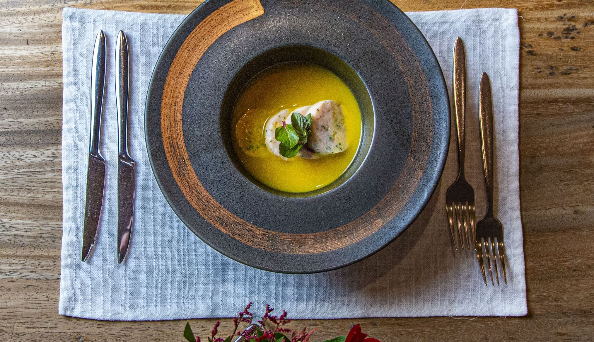 Αστεράτος ψαροζωμός κακαβιάς με γεύση Θάσου έπαιξε στην Αθηναική Ριβιέρα