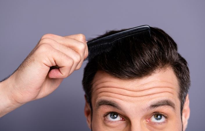 Πού οφείλεται και πώς αντιμετωπίζεται η τριχόπτωση;