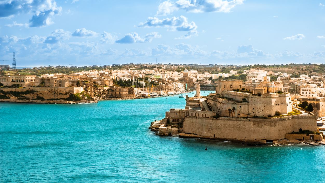 Η Μάλτα πληρώνει για ταξιδιώτες
