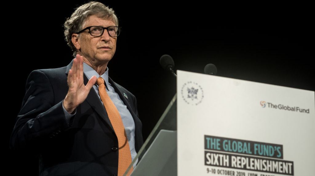 Η απάντηση του Bill Gates στις θεωρίες συνωμοσίας για το εμβόλιο του κορονοϊού