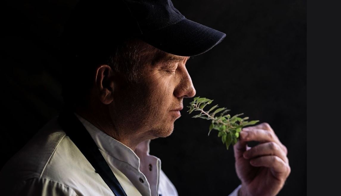 Έκτορας Μποτρίνι, προσεχώς και στη Μύκονο