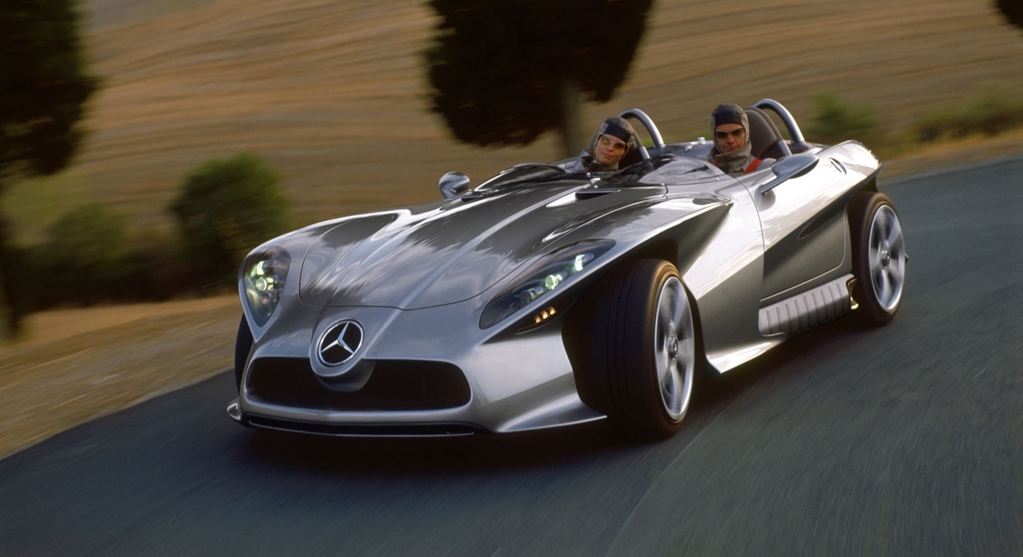 Η Mercedes-Benz F 400 Carving ήταν επαναστατική