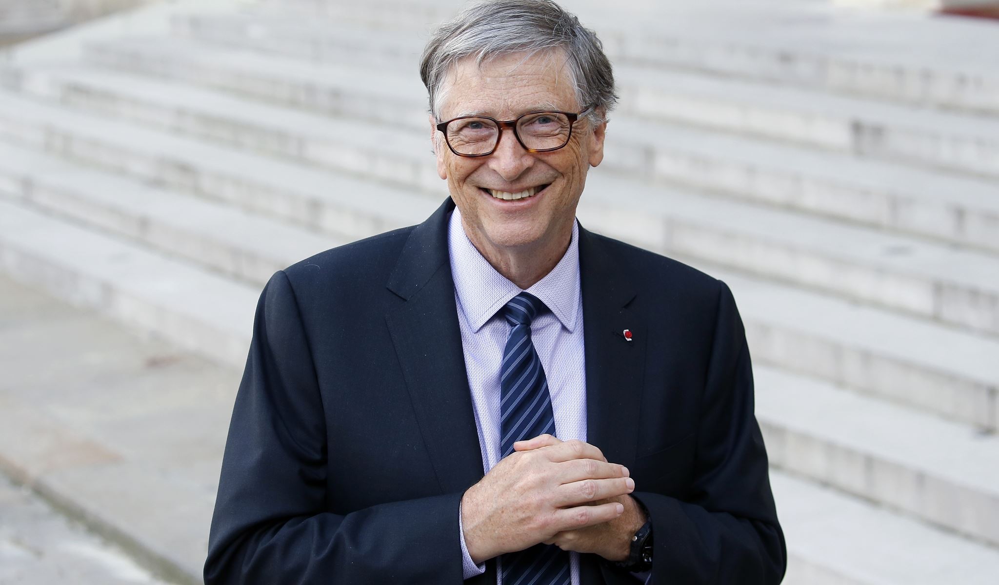 O Bill Gates λέει ότι στο μέλλον θα δουλεύουμε 3 μέρες, εμείς χειροκροτάμε