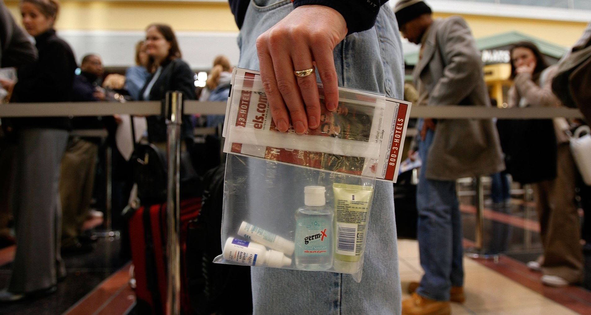 Στην Βρετανία βάζουν τέλος στους περιορισμούς υγρών στις χειραποσκευές