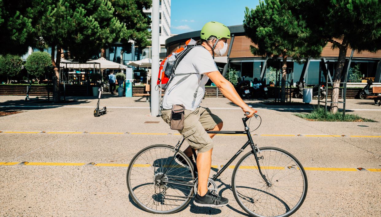 Καταργούνται οι μάσκες στους εξωτερικούς χώρους