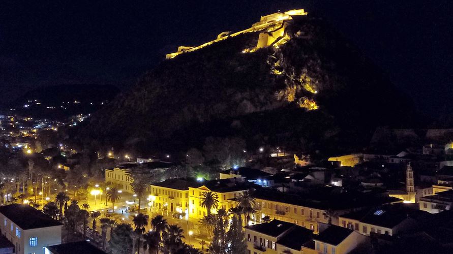 Γιατί τα κρούσματα πέφτουν στα αστικά κέντρα αλλά αυξάνονται στην περιφέρεια