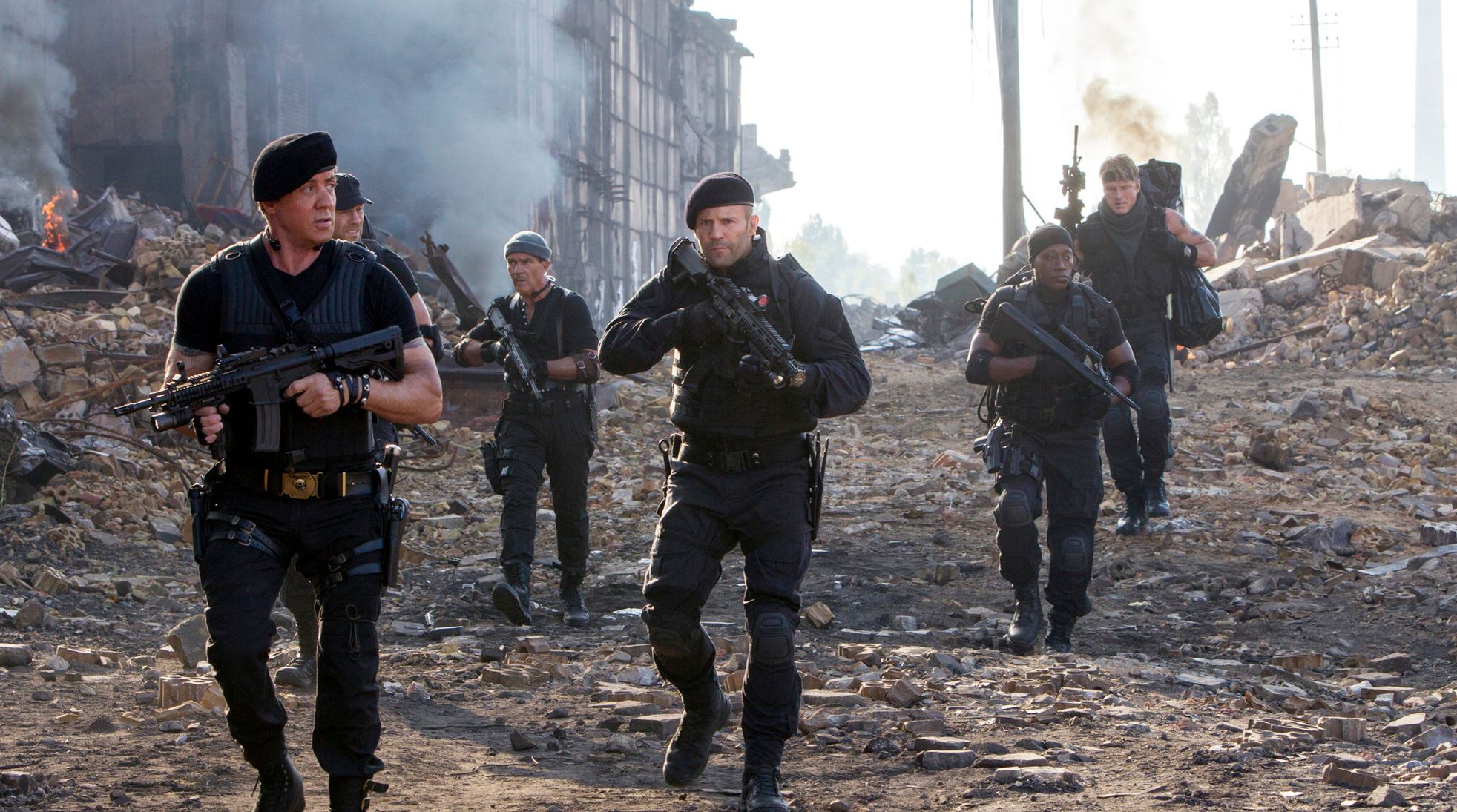 Σε άλλα νέα, οι "Αναλώσιμοι" έρχονται Θεσσαλονίκη